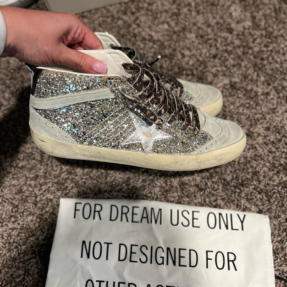 Golden Goose
Mid Star Glitter Leo Wing-Tip Sneakers size 41/11